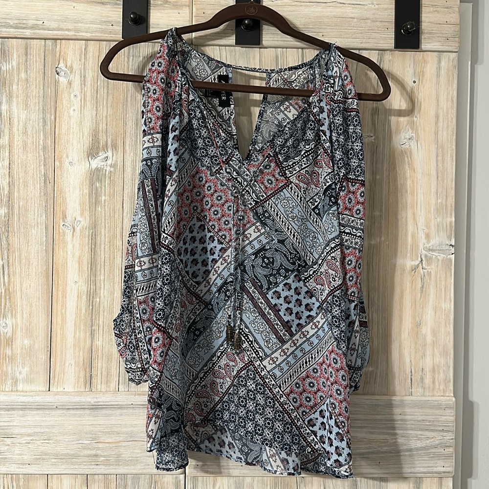 Cold shoulder 3/4 length sleeve blouse - size Large